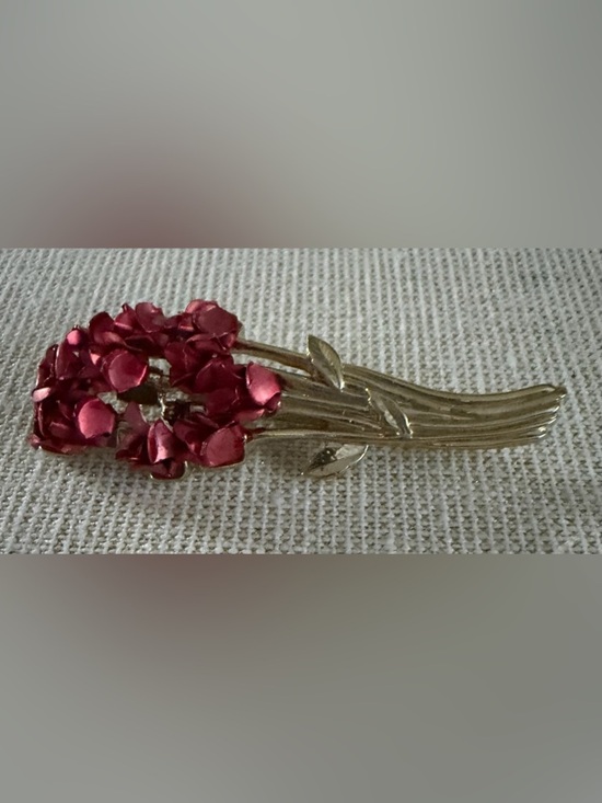 Danbury Mint Jewelry - Vintage Danbury Mint Gold-Tone Bouquet Flower Brooch with Red Petals